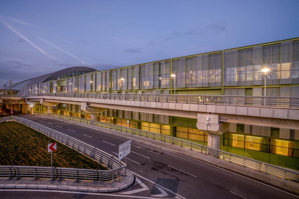 Tav Airport Hotel İzmir Exteriér fotografie